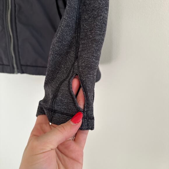 Lululemon Rebel Runner Jacket in Black / Wee Stripe Black Heathered Black 4 - Picture 12 of 15